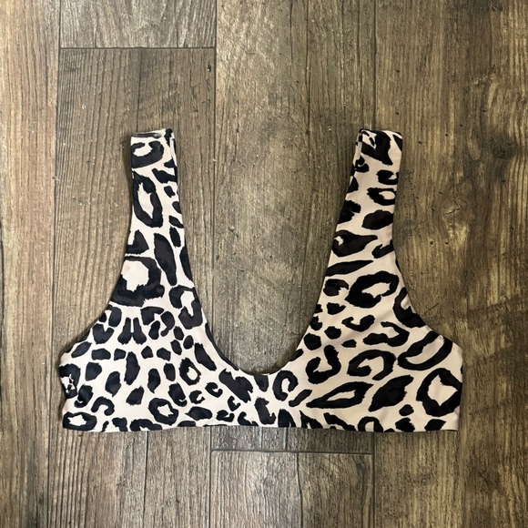 Toast Other - Toast Swim Signature Scoop bikini Top (Spot). Medium. Bralette. Leopard cheetah